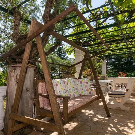 Dopia's Garden Apartment *